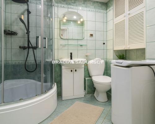 1 pok z osobną kuchnią ul.Wybickiego.