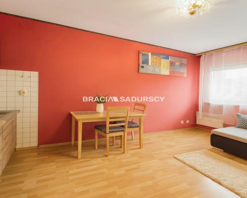 1 pok przy ul. Topazowej- Złocień.