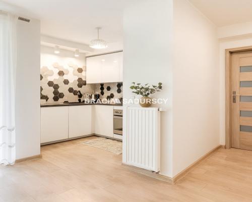 Nowe budownictwo, Radzikowskiego. Z windą.