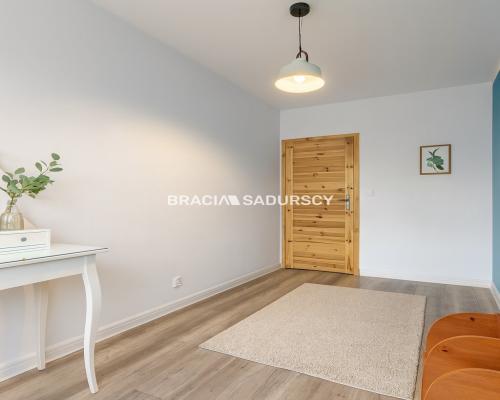 Sprzedam mieszkanie z ogrodem oraz garażem