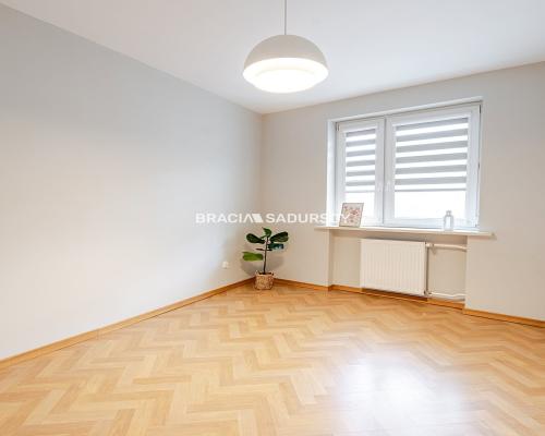 4 pok mieszkanie obok Placu Bohaterów Getta.