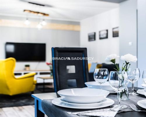 *zdjęcia należą do właściciela   
 
  Zakopane - nowoczesne 2 pokoje 53 m&sup2; z balkonem, widokiem i SPA w budynku!   

 Ofer