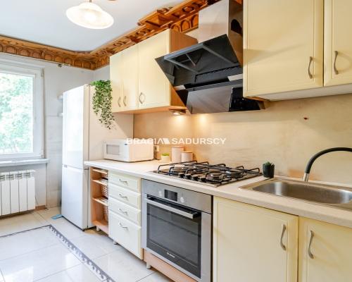 3 pok z osbną kuchnią ul. Zielińska.