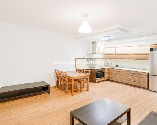 Przestronne 2 - pokojowe mieszkanie na wynajem