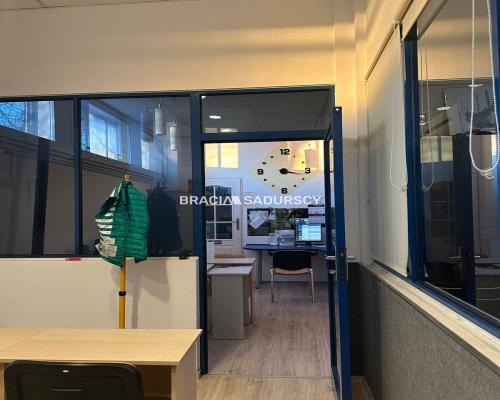 ZDJĘCIA W OGŁOSZENIU NALEŻĄ DO WŁAŚCICIELA OFERTY   

    
Nieruchomość o powierzchni 29 ara, zabudowana pawilonem handlowym or