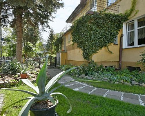 Klasyczna przedwojenna willa miejska ze schronem