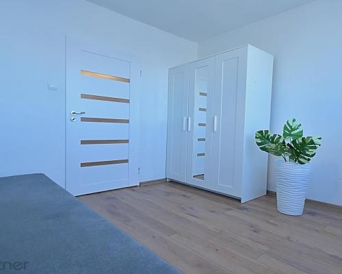 2 pokoje z oddzielną kuchnią, obok parku