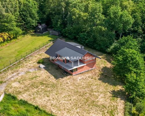 DOM POD LASEM NA WIDOKOWEJ DZIAŁCE