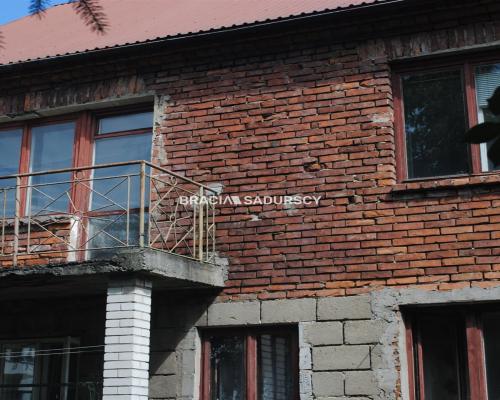 Budynek z lat 70-tych w Targowisku gm.Kłaj