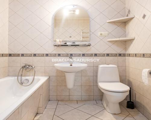 UROKLIWY DOM W BARDZO DOBREJ LOKALIZACJI