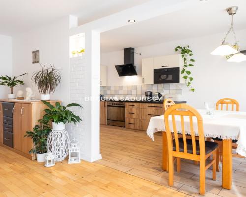 UROKLIWY DOM W BARDZO DOBREJ LOKALIZACJI