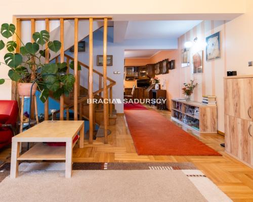 SPRZEDAM DOM W CETRUM KRAKOWA.