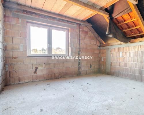 Dom  do własnej aranżacji na dużej działce.