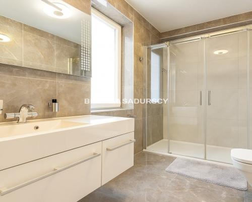 Dom w Wieliczce - wysoki standard - taras - ogród