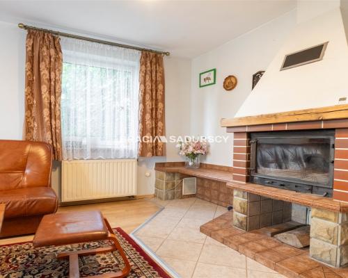 Dom, 17 arów zieleni, staw, taras, garaż – Rożnowa