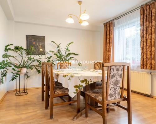 Dom, 17 arów zieleni, staw, taras, garaż – Rożnowa