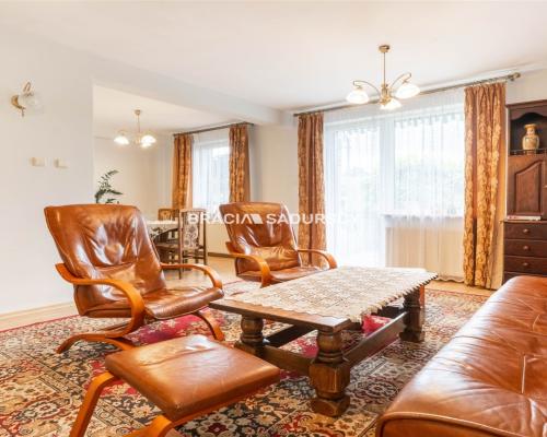 Dom, 17 arów zieleni, staw, taras, garaż – Rożnowa