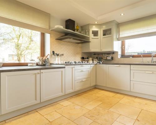 Gotowy dom, wolnostojący, Słomniki, taras, basen