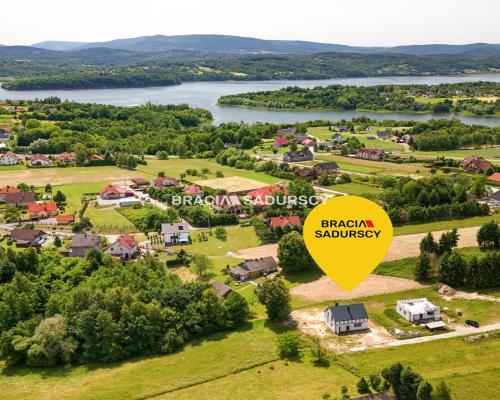 Dom w spokojnej okolicy Jeziora Dobczyckiego.