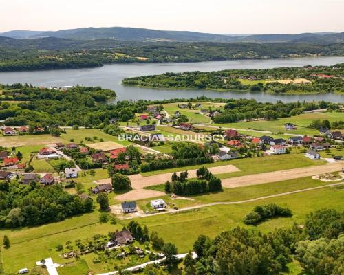 Dom w spokojnej okolicy Jeziora Dobczyckiego.