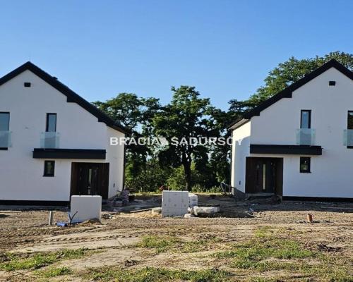 Nowy dom wolnostojący w stanie deweloperskim
