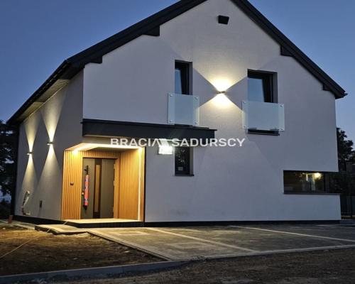 Nowy dom wolnostojący w stanie deweloperskim