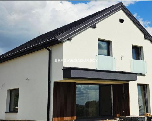 Nowy dom wolnostojący w stanie deweloperskim