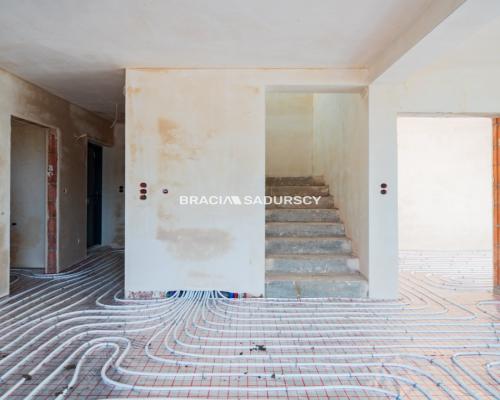 Nowy dom wolnostojący w stanie deweloperskim