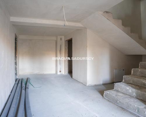 Wygodne domy pod lasem w Podgórkach Tynieckich.