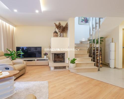 Dom z kominkiem i fotowoltaiką