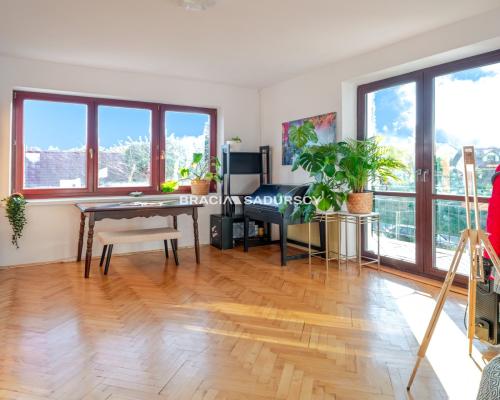 Przestrzenny dom w okolicach Mogilan.