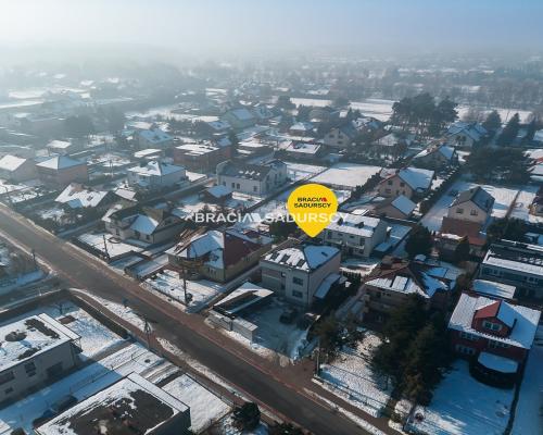 Budynek z 6 niezależnymi apartamentami.