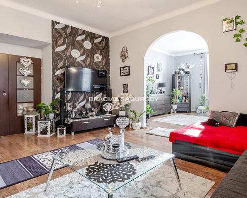 270 m w prestiżowej dzielnicy. Dom + lok. usługowe