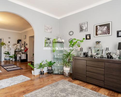 270 m w prestiżowej dzielnicy. Dom + lok. usługowe