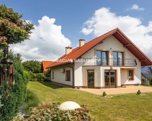 Przepiękny dom na sprzedaż w spokojnej okolicy!