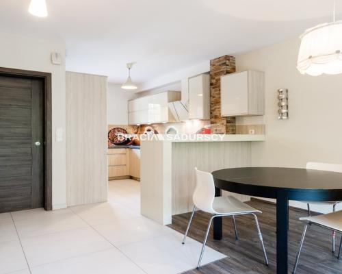 Klimatyczny dom, szergówka z ogródkiem, parking