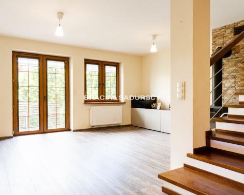 Klimatyczny dom, szergówka z ogródkiem, parking