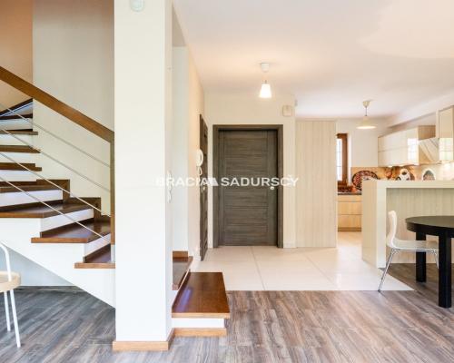 Klimatyczny dom, szergówka z ogródkiem, parking