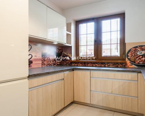 Klimatyczny dom, szergówka z ogródkiem, parking