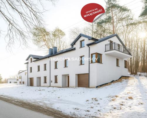 Wygodne domy pod lasem w Podgórkach Tynieckich.