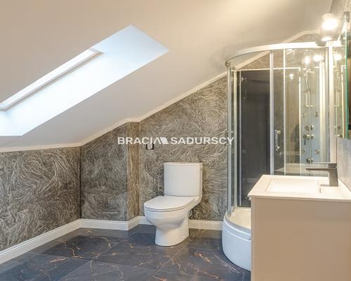 Wygodne domy pod lasem w Podgórkach Tynieckich.