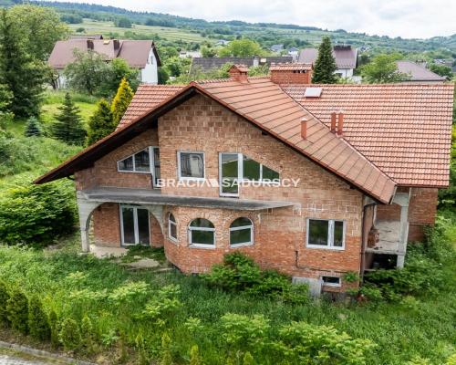 Dom wolnostojący na 7 arowej w Myślenicach