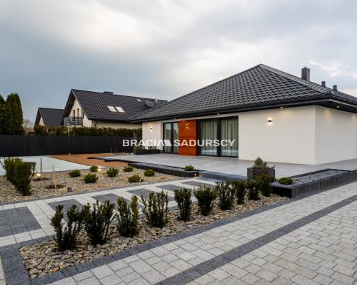 Kraków. Dom z basenem.