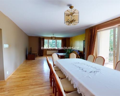 Dom mieszkalny, trzykondygnacyjny