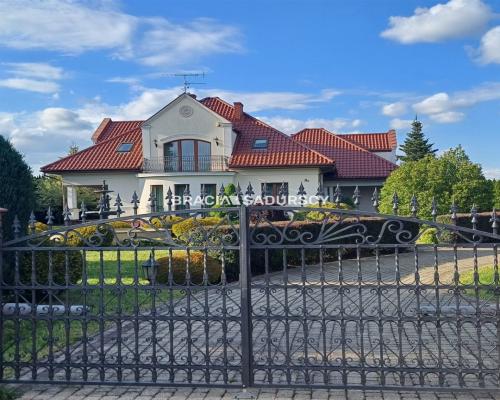 Gustowny dom rezydencyjny