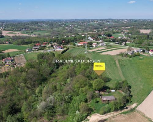 Działka rolna z drewnianym domem Nowa Wieś