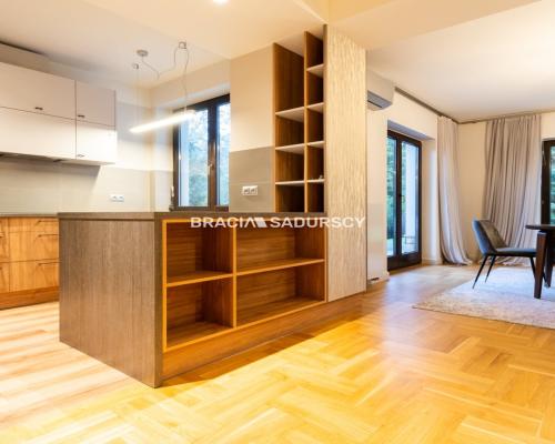 Na wynajem rezydencja, Wola Justowska/wysoki stand