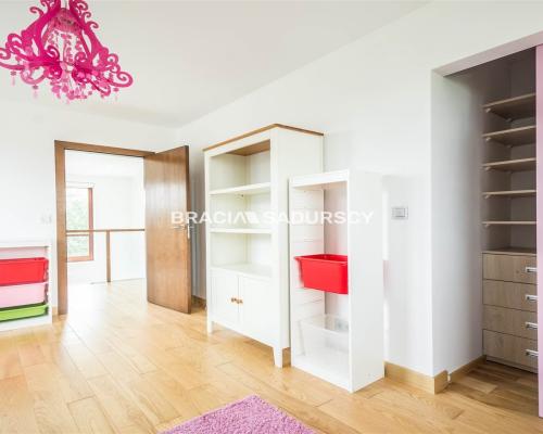 Przestronny dom z dużą działką