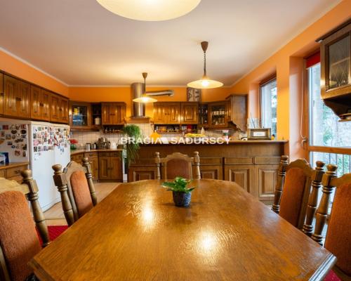 dwa budynki w Centrum Krakowa.