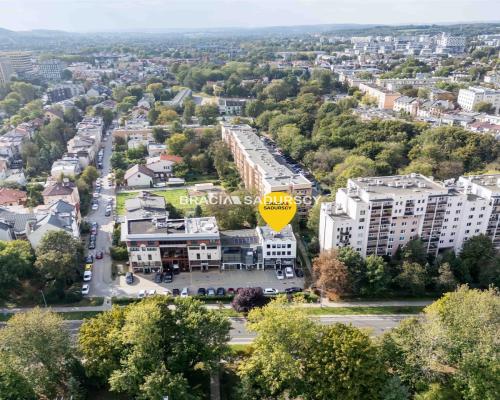 Budynek biurowy z możl. rozbudowy , 400m2